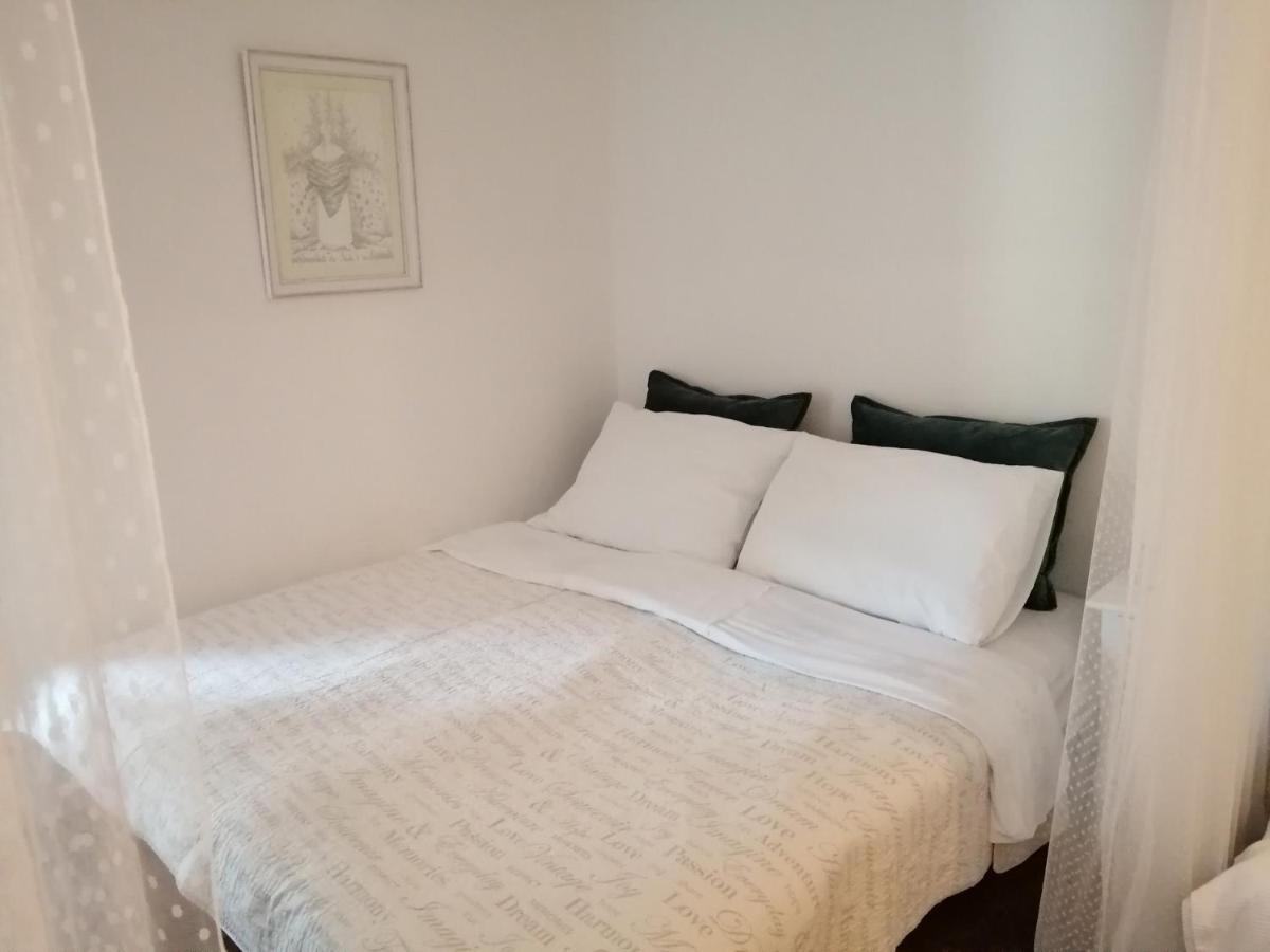 Apartments Maris Пореч Екстер'єр фото